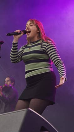 SINGER Nell Mescal The Mayor of London s St Patrick s Festival i at Trafalgar Square on Sunday 15 03 2026 SINGER Nell Mescal The Mayor of London s St Patrick s Festival i at Trafalgar Square on Sunday 15 03 2026, Credit:Roger Alarcon Avalon United Kingdom, London  Copyright: xRogerxAlarconx xAvalonx 1083307223