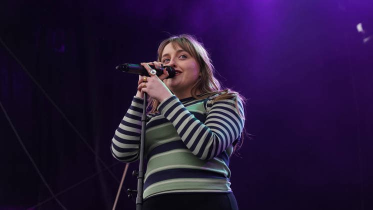 SINGER Nell Mescal The Mayor of London s St Patrick s Festival i at Trafalgar Square on Sunday 15 03 2026 SINGER Nell Mescal The Mayor of London s St Patrick s Festival i at Trafalgar Square on Sunday 15 03 2026, Credit:Roger Alarcon Avalon United Kingdom, London  Copyright: xRogerxAlarconx xAvalonx 1083307236