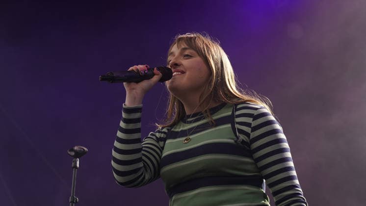 SINGER Nell Mescal The Mayor of London s St Patrick s Festival i at Trafalgar Square on Sunday 15 03 2026 SINGER Nell Mescal The Mayor of London s St Patrick s Festival i at Trafalgar Square on Sunday 15 03 2026, Credit:Roger Alarcon Avalon United Kingdom, London  Copyright: xRogerxAlarconx xAvalonx 1083307289