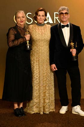 HOLLYWOOD, CA - MARCH 15: Tamara Deverell, Shane Vieau, Sigourney Weaver in the press room at the 98th Oscars at Dolby Theatre on March 15, 2026 in Hollywood, California. Copyright: xMediaPunchx