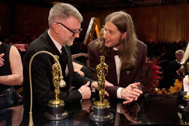 98th Oscars, Academy Awards Paul Thomas Anderson and Ludwig Göransson wait to get their Oscar engraved at the Governors Ball following the 98th Oscars at the Dolby Theatre at Ovation Hollywood in Los Angeles, CA, on Sunday, March 15, 2026., Credit:Phil McCarten The Academy Avalon United States of America, CA, Hollywood, Dolby Theater  Copyright: xPhilxMcCartenx xThexAcademyx xAvalonx 1083397494