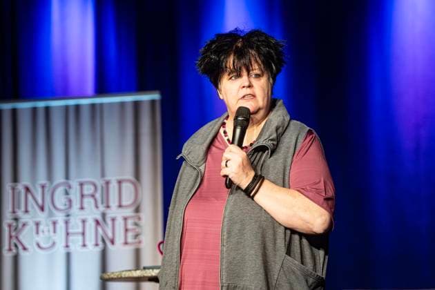 Kabarett mit Ingrid Kühne Ja, aber ohne mich! ** NUR FÜR REDAKTIONELLE ZWECKE ** EDITORIAL USE ONLY **<p>Die Kabarettistin Ingrid Kühne tritt am 15.3.2026 in der Aula vom Schulzentrum Nord in Voerde auf. Ihr neues Soloprogramm Ja, aber ohne mich! live! Es wird auch dieses Mal nicht laut, böse oder schimpfend, sondern wie immer - einfach nur lustig. Foto : Arnulf Stoffel Funke Foto Services < p> Buntes Deutschland NRW Voerde Copyright: ArnulfxStoffel