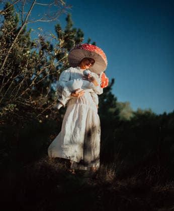 Mother and baby red mushroom Halloween costumes in an autumn forest. Odesa, Odesa Oblast, Ukraine CR_KRKR260314-1983508-01 ,model released, Symbolfoto