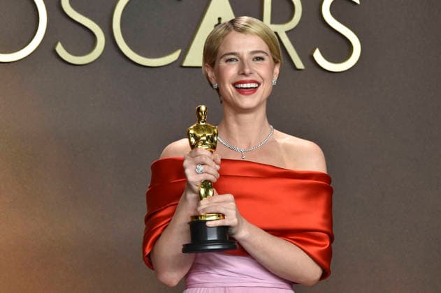 Jessie Buckley mit dem Oscar für die beste Hauptdarstellerin in Hamnet beim Preisträger-Photocall der Oscar Verleihung 2026 98th Annual Academy Awards im Dolby Theatre. Los Angeles, 15.03.2026
