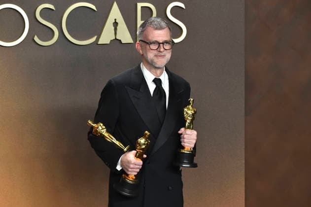 Paul Thomas Anderson mit den Oscars für den besten Film, für die beste Regie und das adaptierte Drehbuch zu Blood & Sinners beim Preisträger-Photocall der Oscar Verleihung 2026 98th Annual Academy Awards im Dolby Theatre. Los Angeles, 15.03.2026