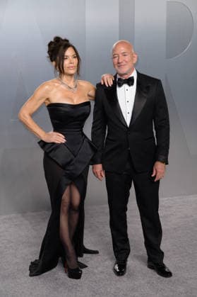 LOS ANGELES, USA March 15, 2026 Jeff Bezos Lauren Sanchez Bezos at the Vanity Fair Oscar Party at the David Geffen Gallery at LACMA Picture Paul Smith Featureflash 454137 2026 03 15 CA Los Angeles  Copyright: xPaulxSmithx xFeaturesxFlashx xStarfacex STAR_454137_003