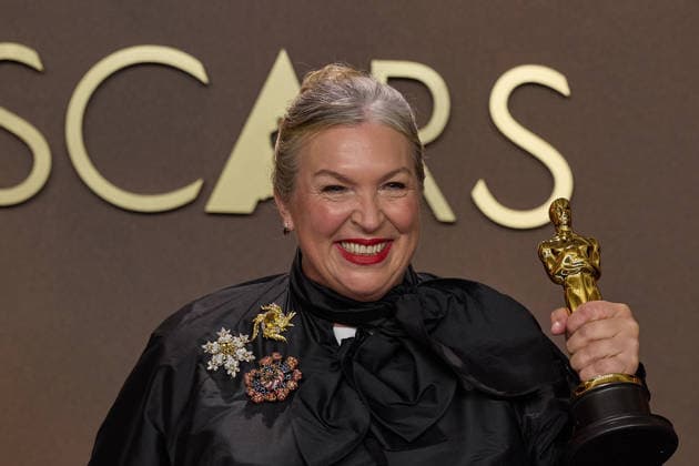Kate Hawley poses backstage with the OscarÂ® for Costume Design during the 98th OscarsÂ® at DolbyÂ® Theatre at Ovation Hollywood on Sunday, March 15, 2026. Los Angeles CA USA  350081363PLX