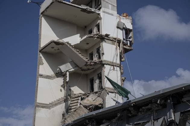 Missile fired by Israel struck a building in Sidon SIDON, LEBANON - MARCH 16: A view of destroyed building after being struck by a missile fired from an Israeli warplane in Sidon, Lebanon on March 16, 2026. Murat Sengul Anadolu Sidon Lebanon. Editorial use only. Please get in touch for any other usage.  Copyright: x2026xAnadoluxMuratxSengulx