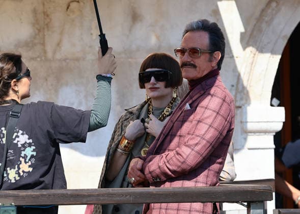 The second season of the TV series The Studio , created by and starring Seth Rogen, has begun filming in Venice. Pictured: Bryan Cranston, Kathryn Hahn  Copyright: xMatteoxChinellatox xipa-agency.netx xipa-agency.netx xMatteoxChinellatox IPA_Agency_IPA73003981