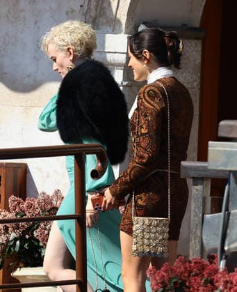 The second season of the TV series The Studio , created by and starring Seth Rogen, has begun filming in Venice. Pictured: Julia Garner, Chase Sui Wonders  Copyright: xMatteoxChinellatox xipa-agency.netx xipa-agency.netx xMatteoxChinellatox IPA_Agency_IPA73004009