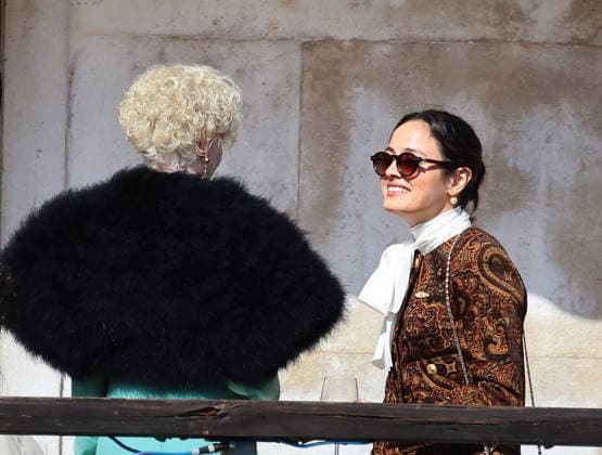 The second season of the TV series The Studio , created by and starring Seth Rogen, has begun filming in Venice. Pictured: Julia Garner, Chase Sui Wonders  Copyright: xMatteoxChinellatox xipa-agency.netx xipa-agency.netx xMatteoxChinellatox IPA_Agency_IPA73004048