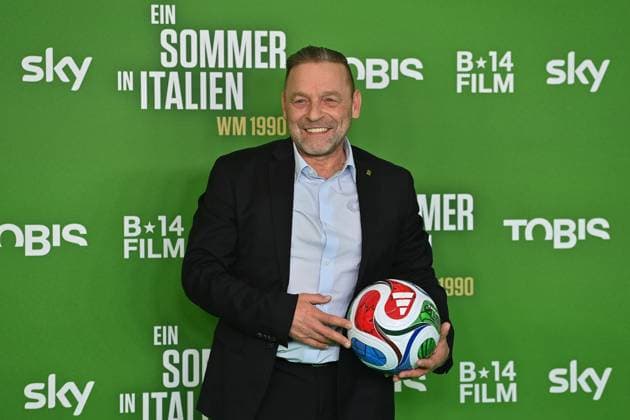 Thomas HAESSLER: Premiere EIN SOMMER IN ITALIEN-WM 1990. am 16.03.20226 im Mathaeser Kino in Muenchen. Roter Teppich,Red Carpet.