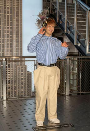 March 16, 2026, New York, New York, USA: JULIO TORRES visits the Empire State Building in New York for a photo opportunity to celebrate his upcoming HBO special, Color Theories. 16 March 2026 New York USA - ZUMAa265 20260316_zep_a265_002 Copyright: xEricxAcquayex