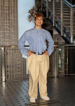 March 16, 2026, New York, New York, USA: JULIO TORRES visits the Empire State Building in New York for a photo opportunity to celebrate his upcoming HBO special, Color Theories. 16 March 2026 New York USA - ZUMAa265 20260316_zep_a265_005 Copyright: xEricxAcquayex