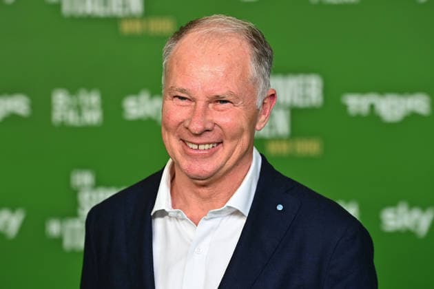 Stefan REUTER, Einzelbild,angeschnittenes Einzelmotiv,Portraet,Portrait,Porträt. Premiere EIN SOMMER IN ITALIEN-WM 1990. am 16.03.20226 im Mathaeser Kino in Muenchen. Roter Teppich,Red Carpet.