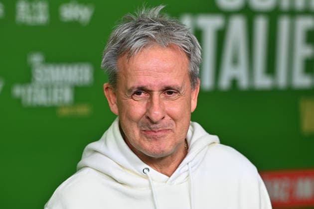 Pierre LITTBARSKI, Einzelbild,angeschnittenes Einzelmotiv,Portraet,Portrait,Porträt. Premiere EIN SOMMER IN ITALIEN-WM 1990. am 16.03.20226 im Mathaeser Kino in Muenchen. Roter Teppich,Red Carpet.