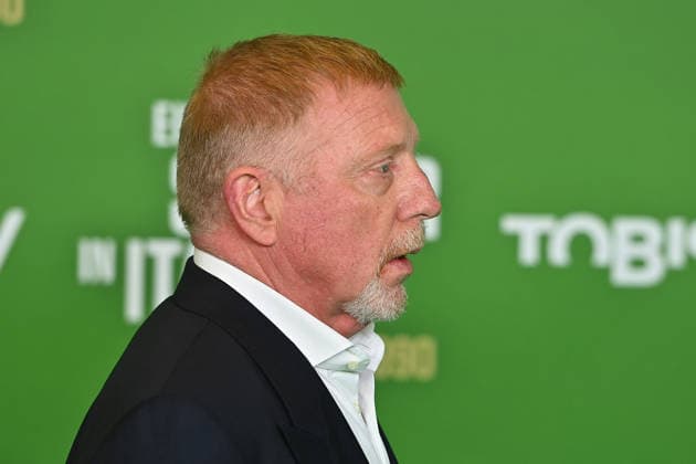 Boris BECKER,seitlcih,im Profil, Einzelbild,angeschnittenes Einzelmotiv,Portrait,Portraet. Premiere EIN SOMMER IN ITALIEN-WM 1990. am 16.03.20226 im Mathaeser Kino in Muenchen. Roter Teppich,Red Carpet.