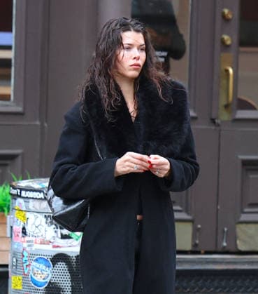 Georgia Fowler out in New York New Zealand model Georgia Fowler is walking with style and no-makeup in Soho, New York, NY on March 16, 2026. Photo by Dylan Travis ABACAPRESS.COM New York NY  Copyright: xDylanxTravis ABACAx