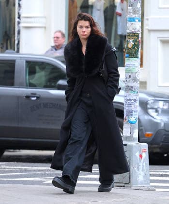 Georgia Fowler out in New York New Zealand model Georgia Fowler is walking with style and no-makeup in Soho, New York, NY on March 16, 2026. Photo by Dylan Travis ABACAPRESS.COM New York NY  Copyright: xDylanxTravis ABACAx