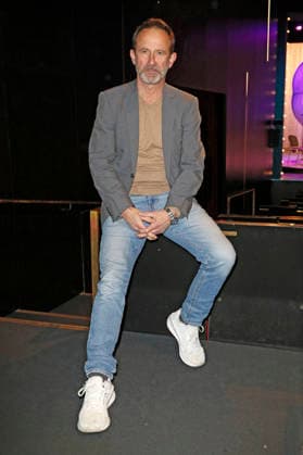 Nicolas König bei der Premiere vom Literatur-Konzert Sabine Kaack & United Baroque - Der Geist der Mirabelle im Ohnsorg Theater. Hamburg, 16.03.2026
