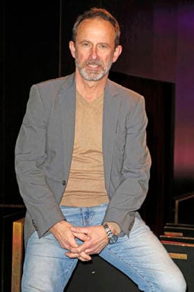 Nicolas König bei der Premiere vom Literatur-Konzert Sabine Kaack & United Baroque - Der Geist der Mirabelle im Ohnsorg Theater. Hamburg, 16.03.2026