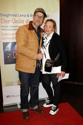 Markus Knüfken und Marita Marschall bei der Premiere vom Literatur-Konzert Sabine Kaack & United Baroque - Der Geist der Mirabelle im Ohnsorg Theater. Hamburg, 16.03.2026