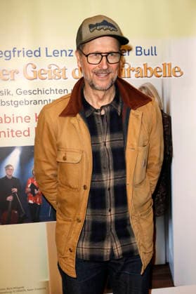 Markus Knüfken bei der Premiere vom Literatur-Konzert Sabine Kaack & United Baroque - Der Geist der Mirabelle im Ohnsorg Theater. Hamburg, 16.03.2026