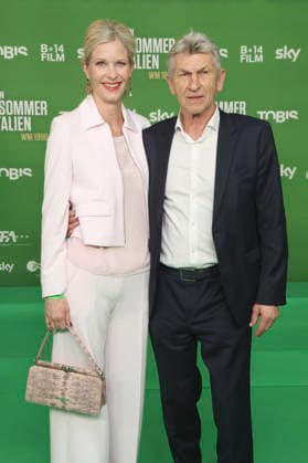 Klaus Augenthaler mit Ehefrau Sandra Kranjc bei der Premiere des Dokumentarfilms Ein Sommer in Italien - WM 1990 im Mathäser Filmpalast. München, 16.03.2026
