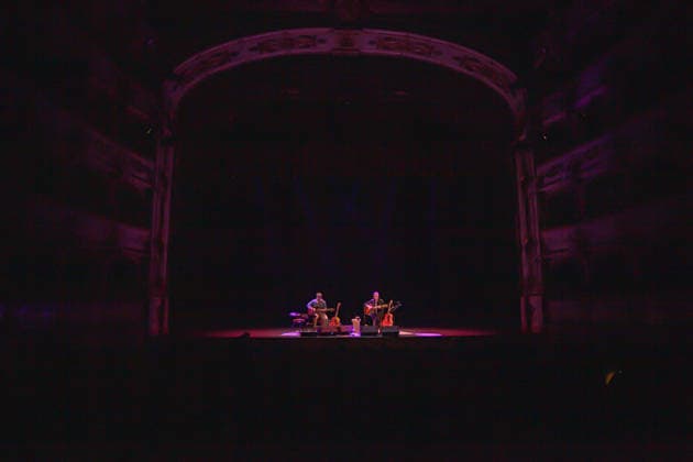 Tom Smith live at Teatro Comunale in Ferrara, Italy - 16 Mar 2026 British musician Tom Smith, leader of Editors, performs live at the Claudio Abbado Municipal Theatre during the preview of the 30th edition of the Ferrara Sotto le Stelle festival. Smith presented his debut solo album, There Is Nothing In The Dark That Isn t There In The Light, in an intimate, acoustic setting. Ferrara Italy Copyright: xCarloxVerganix xSOPAxImagesx TOMSMITHFE(20)