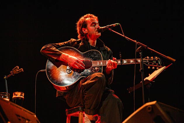 Tom Smith live at Teatro Comunale in Ferrara, Italy - 16 Mar 2026 British musician Tom Smith, leader of Editors, performs live at the Claudio Abbado Municipal Theatre during the preview of the 30th edition of the Ferrara Sotto le Stelle festival. Smith presented his debut solo album, There Is Nothing In The Dark That Isn t There In The Light, in an intimate, acoustic setting. Ferrara Italy Copyright: xCarloxVerganix xSOPAxImagesx TOMSMITHFE(29)