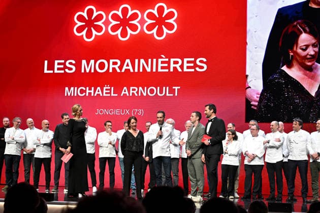 Chef Michaël Arnoult with his wife Ingrid, rewarded with a third star for his restaurant Les Morainières surrounded by all the three-starred chefs from France and Monaco Michelin Star Awards Ceremony 2026 at the Grimaldi Forum in Monaco on March 16, 2026 1 star, 7 new 2 stars and 1 new 3 star for the 2026 edition Bruno Bebert Bestimage Michelin Star Awards Ceremony 2026 at the Grimaldi Forum in Monaco on March 16, 2026 Monaco Monaco Monaco  Copyright: xBrunoxBebertx xBestimagexBrunoxBebertx xBestimagex