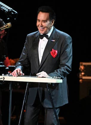 Wayne Newton performs during The Mr. Las Vegas Memories & Melodies Tour at The Parker Featuring: Wayne Newton Where: Fort Lauderdale, Florida, United States When: 16 Mar 2026 Credit: Robert Bell INSTARimages EDITORIAL USE ONLY. NOT FOR USE BY NEWSPAPERS BASED IN THE UK. Copyright: xx instar55560224