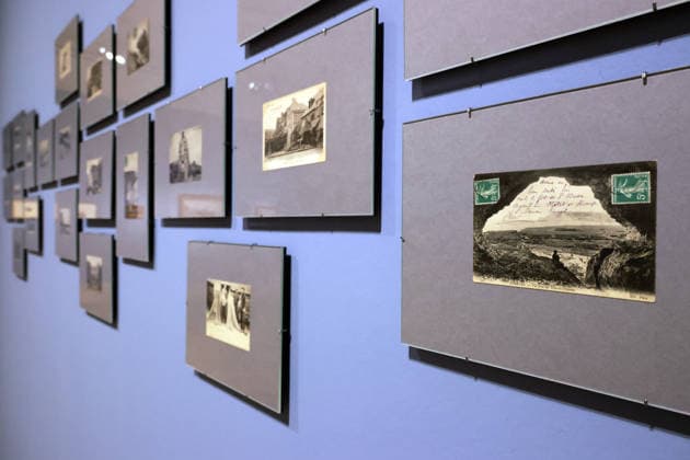 17.03.2026, DEU, Monets Kueste - Die Entdeckung von ƒtretat. Das Staedel Museum praesentiert vom 19. März bis 5. Juli 2026 eine große Ausstellung ueber die kuenstlerische Entdeckung des einstigen Fischerdorfes und seinen Einfluss auf die Malerei der Moderne. In Frankfurt sind rund 170 herausragende Gemäaede, Zeichnungen, Fotografien und historische Dokumente aus fuehrenden franzoesischen, deutschen und weiteren internationalen Museen sowie aus Privatsammlungen zu sehen, darunter 24 Werke von Claude Monet. Postkarten, die in den fruehen Jahren verkauft wurden.