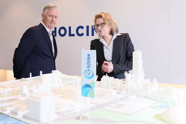 King Philippe - Filip of Belgium and CEO of Holcim Belgium Claudia Albertini pictured during a royal visit to the Holcim cement plant in Obourg, on Tuesday 17 March 2026. The plant will explain on their GO4ZERO project, which aims to deliver a carbon-neutral production facility by 2030-2031. A new factory will be built here that can produce 2 million tonnes of low-carbon cement annually.  BENOITxDOPPAGNE 167842817