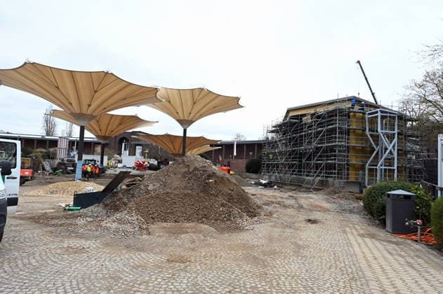 Baustelle des Kölner Tanzbrunnen der nach umfangreicher Sanierung pünktlich zu Saisonstart am 09.05.2026 fertig sein soll