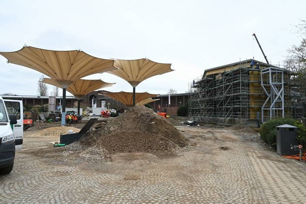 Baustelle des Kölner Tanzbrunnen der nach umfangreicher Sanierung pünktlich zu Saisonstart am 09.05.2026 fertig sein soll
