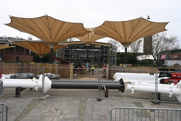 Baustelle des Kölner Tanzbrunnen der nach umfangreicher Sanierung pünktlich zu Saisonstart am 09.05.2026 fertig sein soll