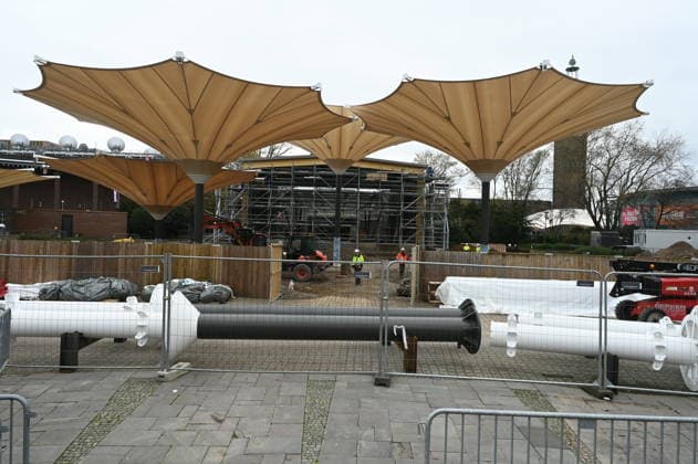 Baustelle des Kölner Tanzbrunnen der nach umfangreicher Sanierung pünktlich zu Saisonstart am 09.05.2026 fertig sein soll