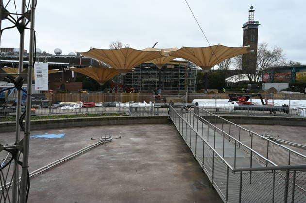 Baustelle des Kölner Tanzbrunnen der nach umfangreicher Sanierung pünktlich zu Saisonstart am 09.05.2026 fertig sein soll