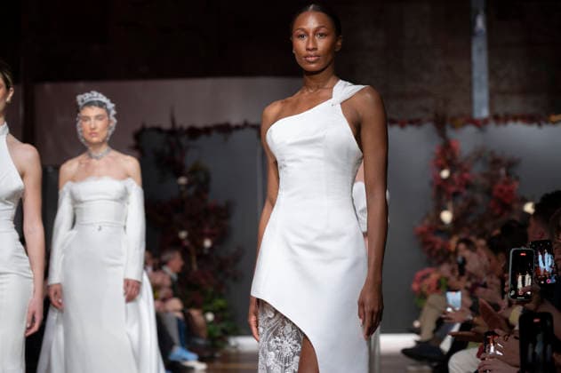 Telier Couture Fashion Week Madrid in Spain - 17 Mar 2026 A model walks the runway wearing a design by atelier couture during Fashion Week de Madrid in Fabric de Tapices. Madrid Spain Copyright: xAtilanoxGarciax xSOPAxImagesx photos08941