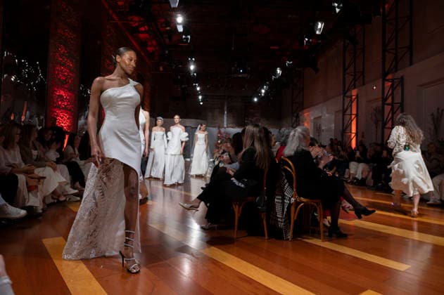 Telier Couture Fashion Week Madrid in Spain - 17 Mar 2026 A model walks the runway wearing a design by atelier couture during Fashion Week de Madrid in Fabric de Tapices. Madrid Spain Copyright: xAtilanoxGarciax xSOPAxImagesx photos08943