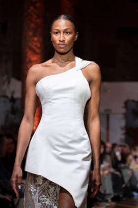Telier Couture Fashion Week Madrid in Spain - 17 Mar 2026 A model walks the runway wearing a design by atelier couture during Fashion Week de Madrid in Fabric de Tapices. Madrid Spain Copyright: xAtilanoxGarciax xSOPAxImagesx photos08929