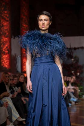 Telier Couture Fashion Week Madrid in Spain - 17 Mar 2026 A model walks the runway wearing a design by atelier couture during Fashion Week de Madrid in Fabric de Tapices. Madrid Spain Copyright: xAtilanoxGarciax xSOPAxImagesx photos08892
