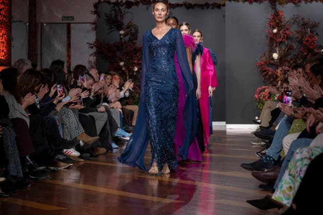 Telier Couture Fashion Week Madrid in Spain - 17 Mar 2026 A model walks the runway wearing a design by atelier couture during Fashion Week de Madrid in Fabric de Tapices. Madrid Spain Copyright: xAtilanoxGarciax xSOPAxImagesx photos08894