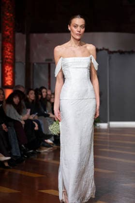 Telier Couture Fashion Week Madrid in Spain - 17 Mar 2026 A model walks the runway wearing a design by atelier couture during Fashion Week de Madrid in Fabric de Tapices. Madrid Spain Copyright: xAtilanoxGarciax xSOPAxImagesx photos08896