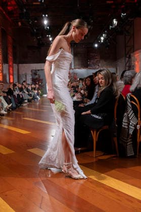 Telier Couture Fashion Week Madrid in Spain - 17 Mar 2026 A model walks the runway wearing a design by atelier couture during Fashion Week de Madrid in Fabric de Tapices. Madrid Spain Copyright: xAtilanoxGarciax xSOPAxImagesx photos08898