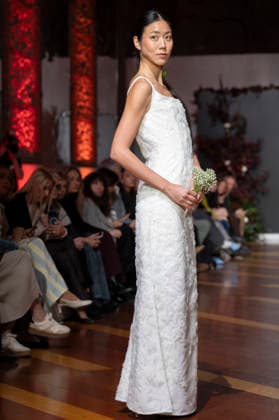 Telier Couture Fashion Week Madrid in Spain - 17 Mar 2026 A model walks the runway wearing a design by atelier couture during Fashion Week de Madrid in Fabric de Tapices. Madrid Spain Copyright: xAtilanoxGarciax xSOPAxImagesx photos08899