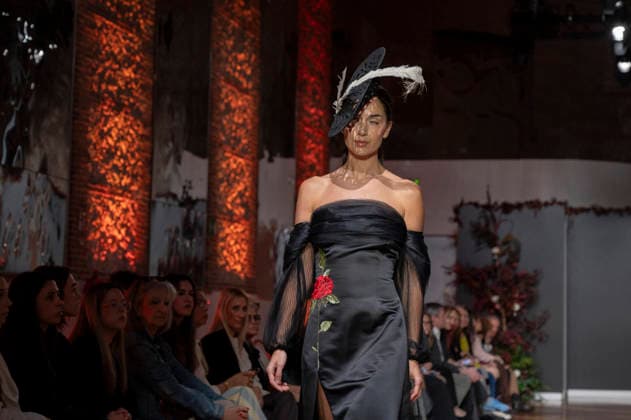 Telier Couture Fashion Week Madrid in Spain - 17 Mar 2026 A model walks the runway wearing a design by atelier couture during Fashion Week de Madrid in Fabric de Tapices. Madrid Spain Copyright: xAtilanoxGarciax xSOPAxImagesx photos08877