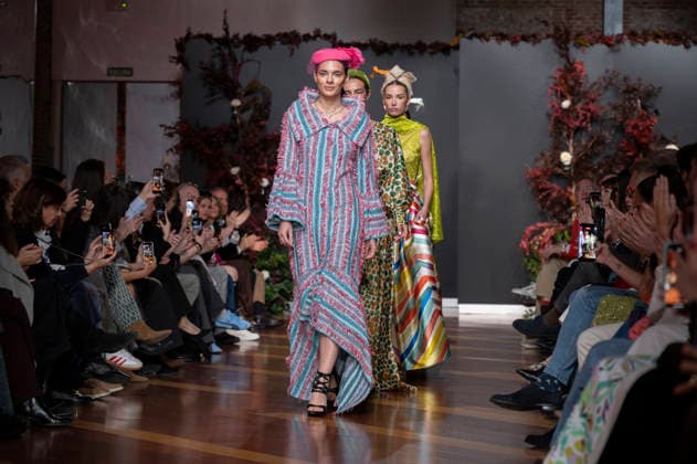 Telier Couture Fashion Week Madrid in Spain - 17 Mar 2026 A model walks the runway wearing a design by atelier couture during Fashion Week de Madrid in Fabric de Tapices. Madrid Spain Copyright: xAtilanoxGarciax xSOPAxImagesx photos08878