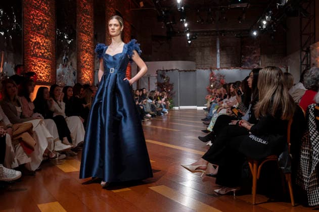 Telier Couture Fashion Week Madrid in Spain - 17 Mar 2026 A model walks the runway wearing a design by atelier couture during Fashion Week de Madrid in Fabric de Tapices. Madrid Spain Copyright: xAtilanoxGarciax xSOPAxImagesx photos08886